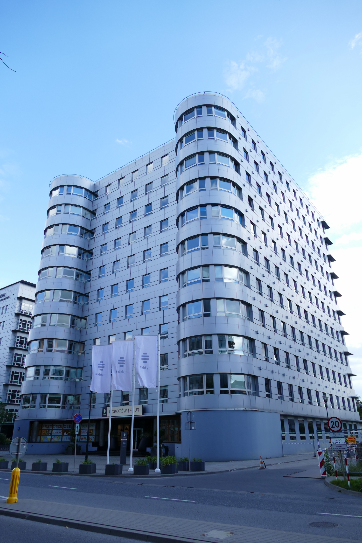 Zdjęcie architektury budynku Saturn (Empark Mokotów Business Park)